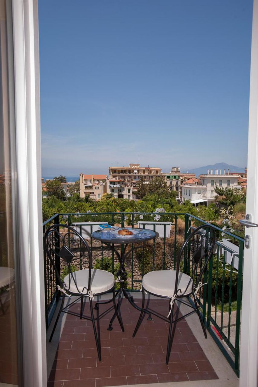 Golfo Delle Sirene Bed & Breakfast Соренто Екстериор снимка